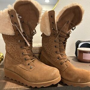 Women's Bearpaw Tan Suede Winter Boots NWT